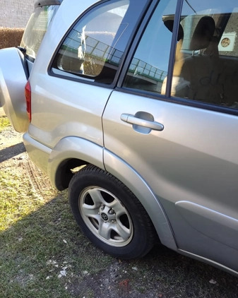 Toyota RAV4 cena 20900 przebieg: 175600, rok produkcji 2005 z Dzierżoniów małe 37